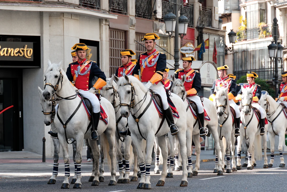 Rangos de la Guardia Civil: escalas, empleos y divisas